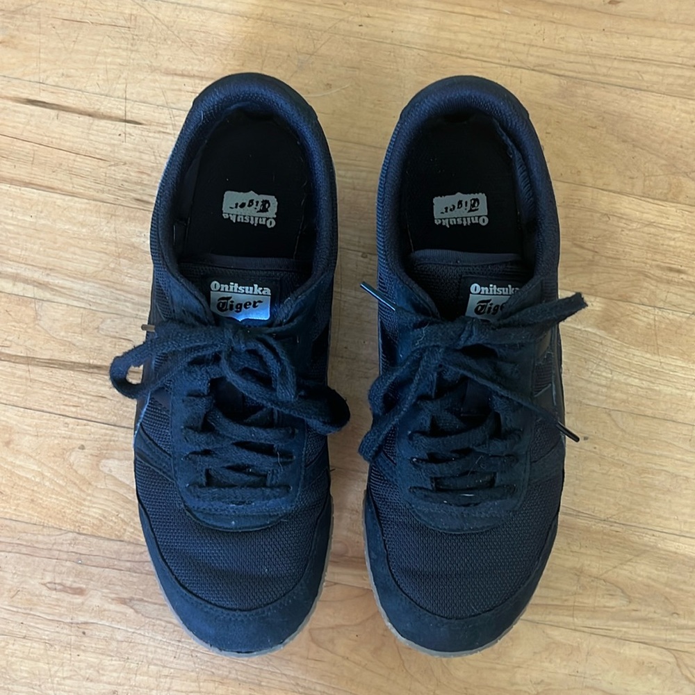 Onitsuka Tiger Ultimate 81 Black with Black Stripe with Gum - Mens US 7/EURO 40